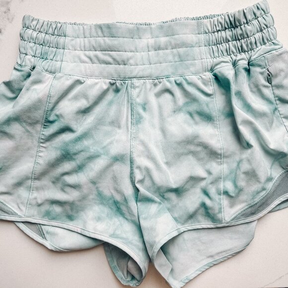 VGUC LULULEMON HOTTY HOT HR SHORTS 2.5” INSEAM DIAMOND DYE BLUE SZ 4 - Picture 1 of 3